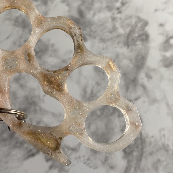 Gold knuckles keychain - Picture 5 of 5